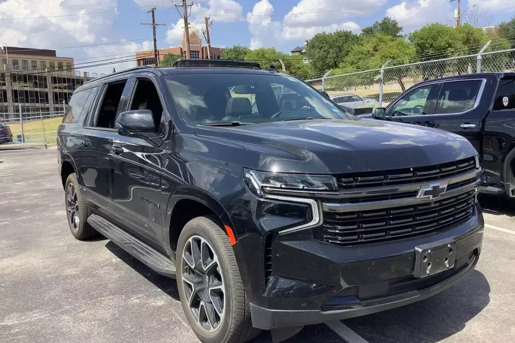 2022 Chevrolet Suburban RST photo 1