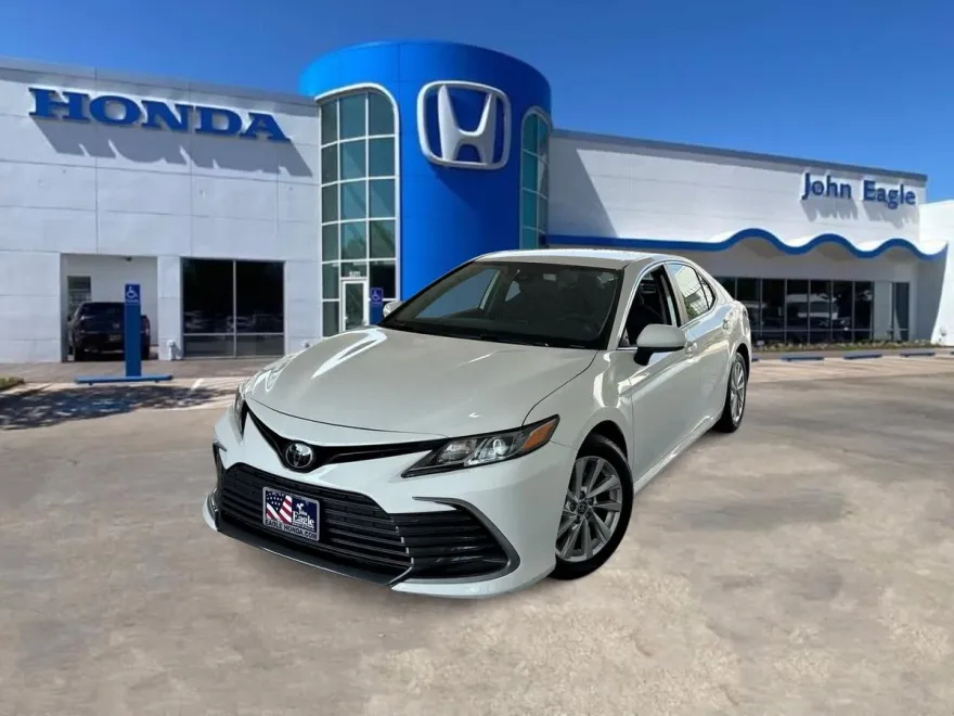 2023 Toyota Camry LE photo 1