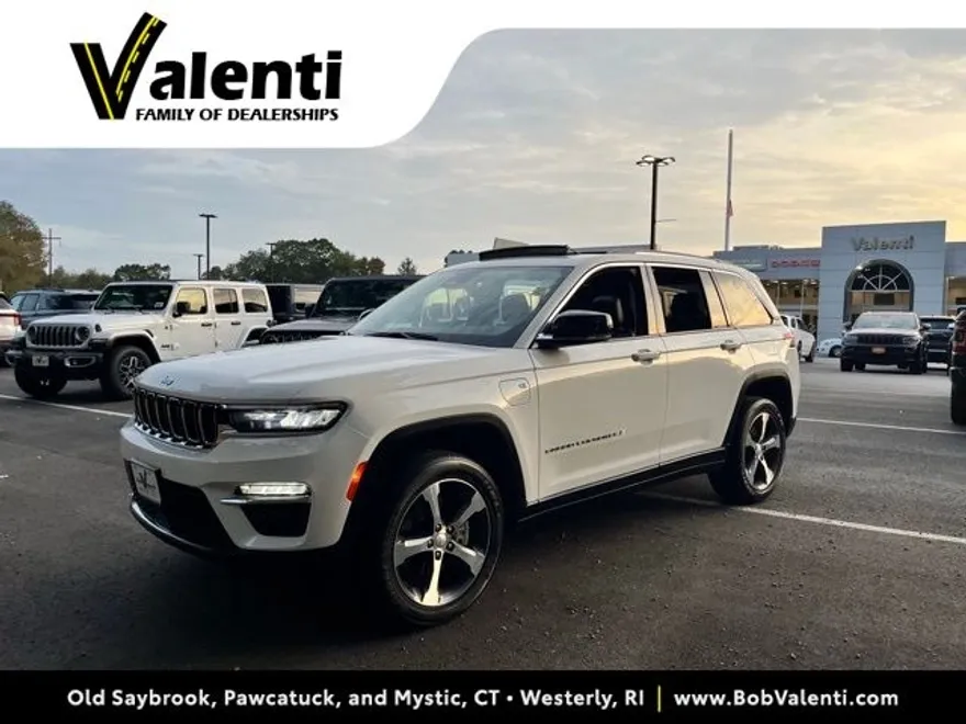2023 Jeep Cherokee Base photo 1