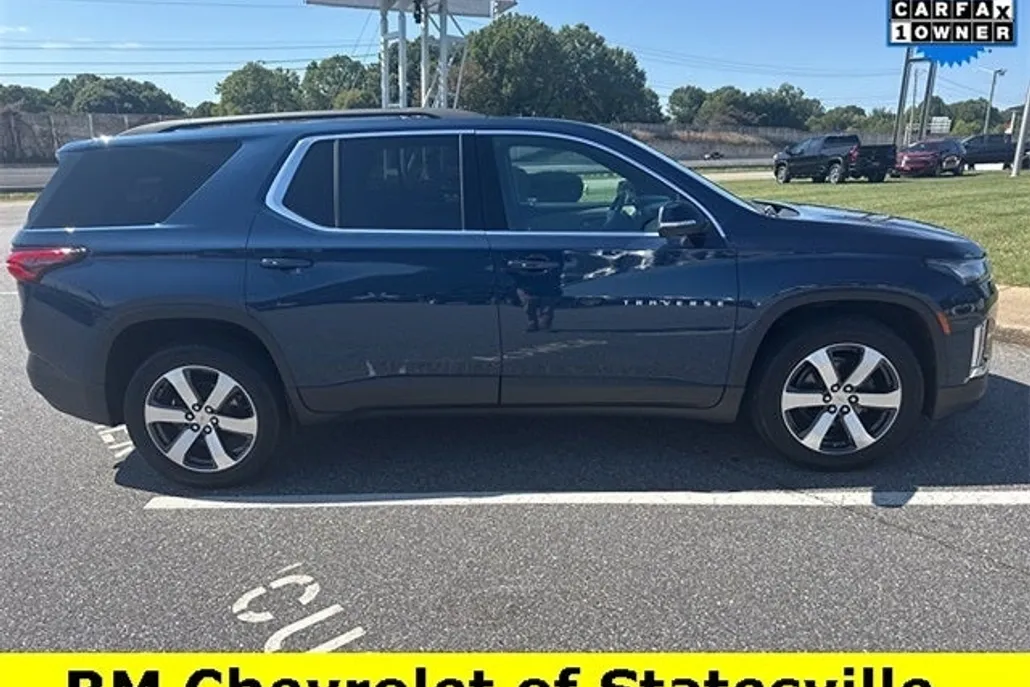 2023 Chevrolet Traverse Leather photo 1
