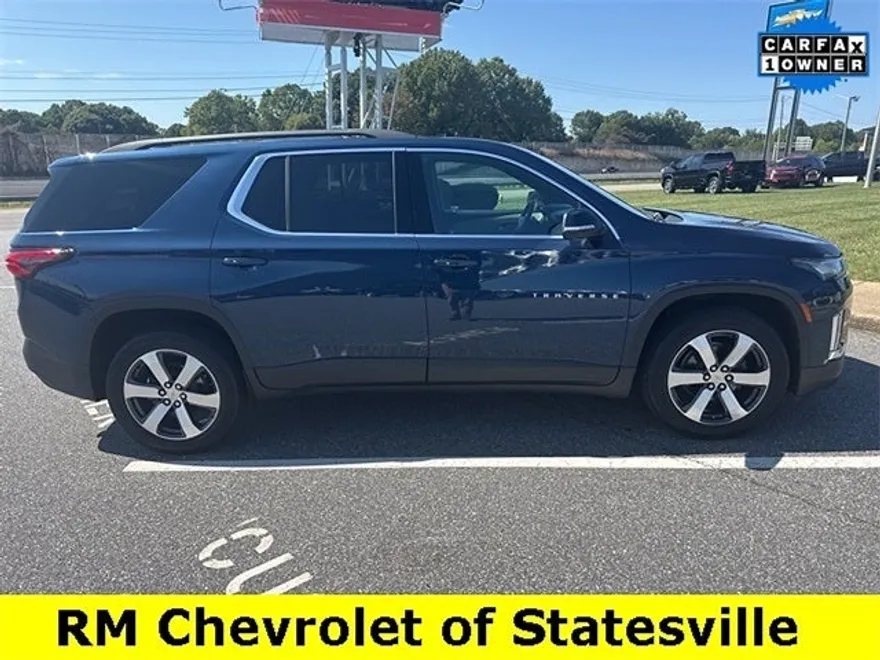 2023 Chevrolet Traverse Leather photo 1