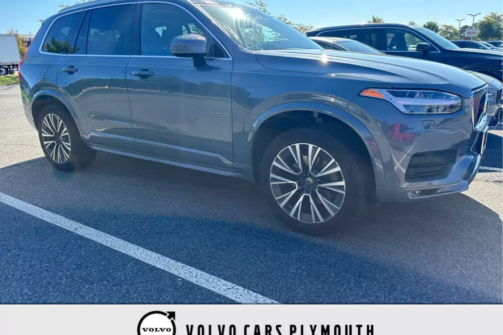 2022 Volvo XC90 T6 AWD Momentum photo 1