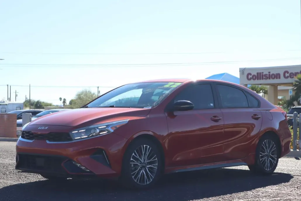 2022 Kia Forte GT-Line photo 1