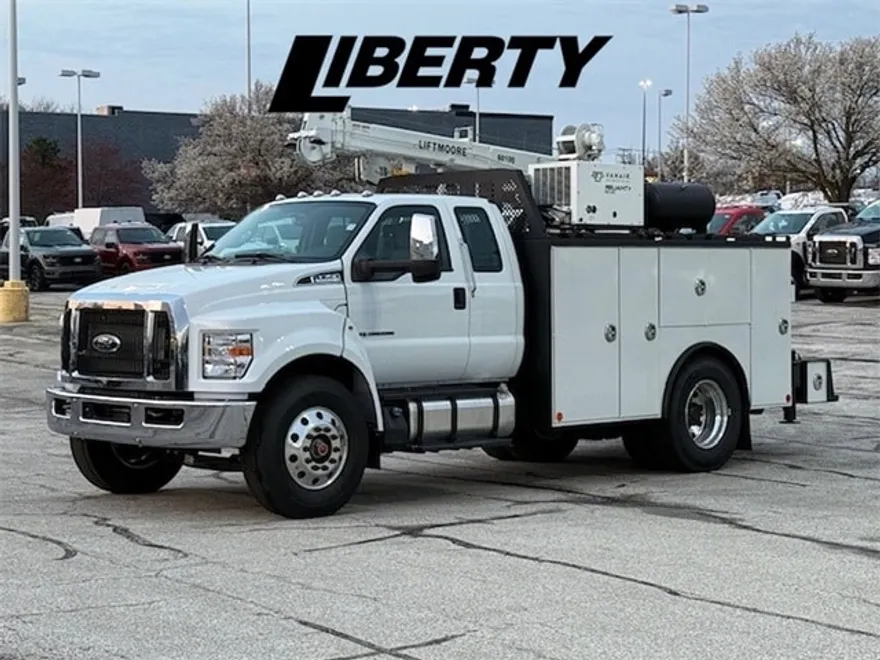 2025 Ford F-750 photo 1