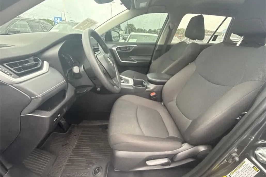 2024 Toyota RAV4 Hybrid LE photo 1