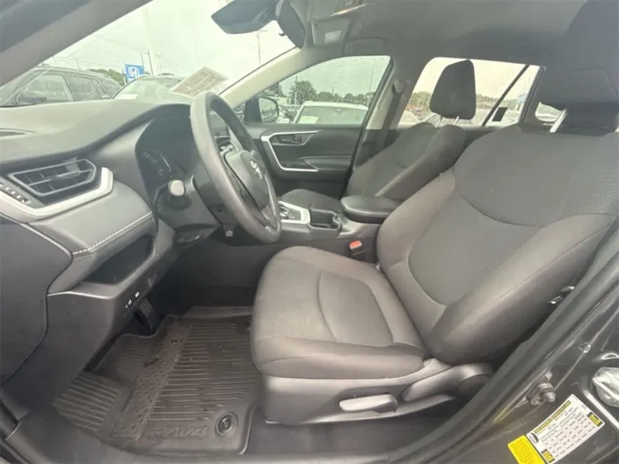 2024 Toyota RAV4 Hybrid LE photo 1