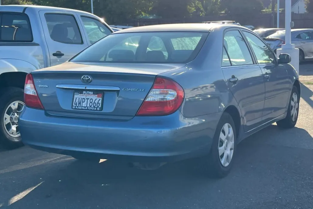 2002 Toyota Camry SE photo 1