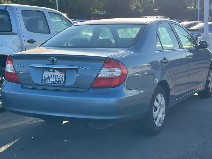 2002 Toyota Camry SE photo 1