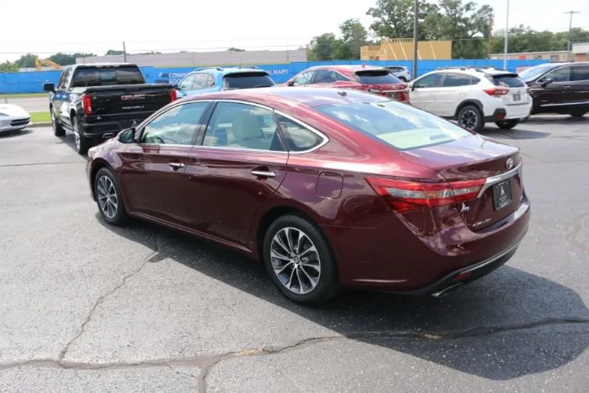 2016 Toyota Avalon XLE photo 1