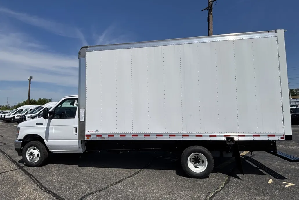 2025 Ford E-450 photo 1