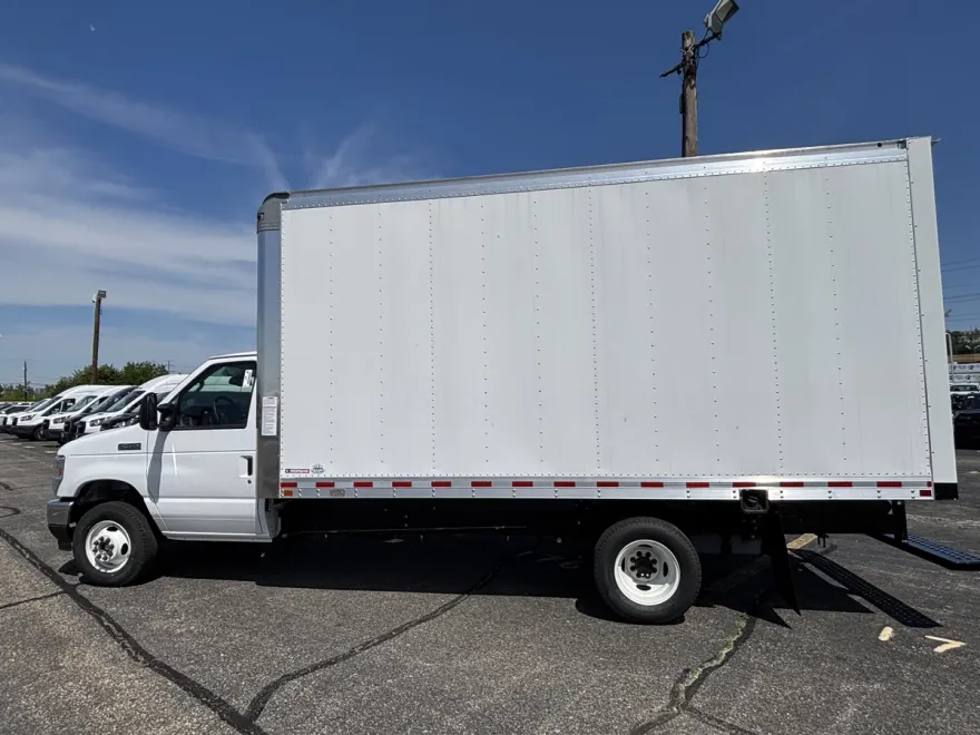 2025 Ford E-450 photo 1