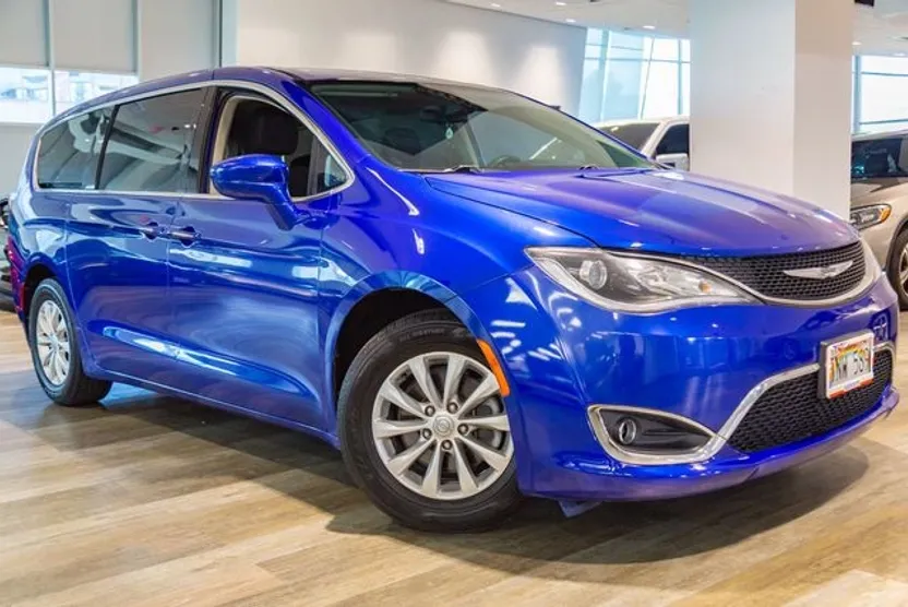 2018 Chrysler Pacifica Touring Plus photo 1