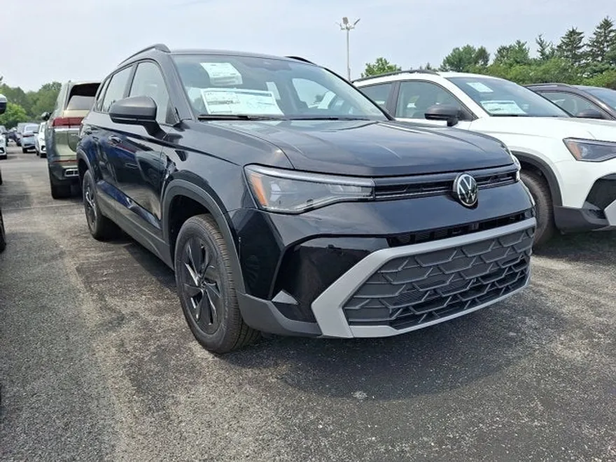 2025 Volkswagen Taos S photo 1