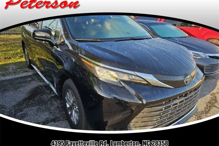 2021 Toyota Sienna XLE photo 1
