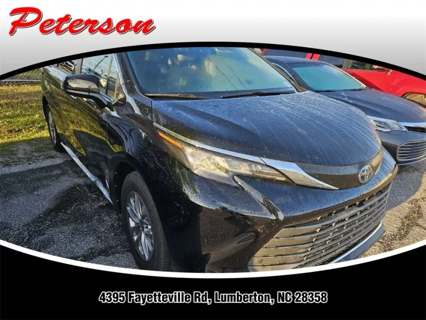 2021 Toyota Sienna XLE photo 1