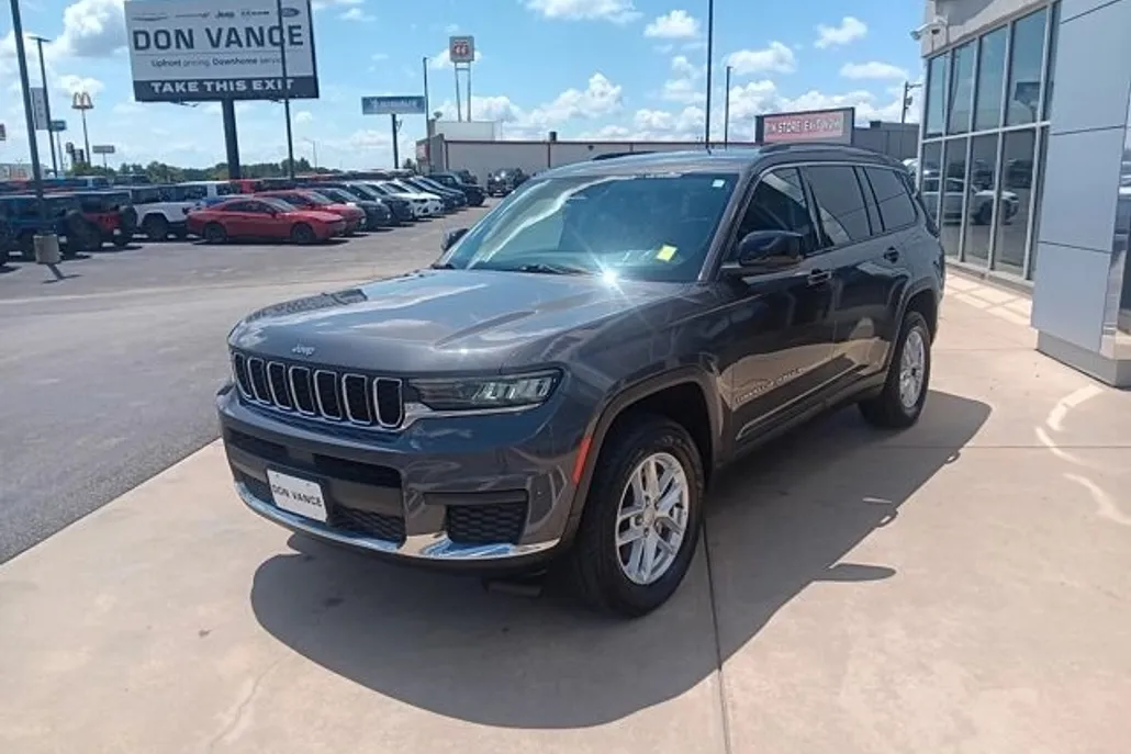 2023 Jeep Grand Cherokee Laredo photo 1