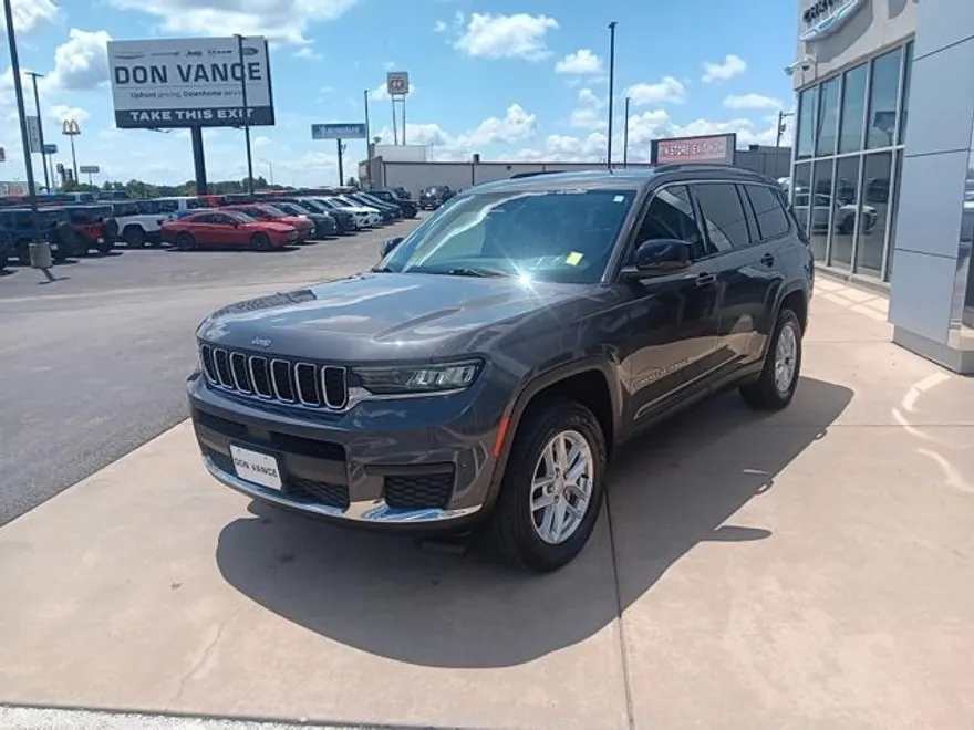 2023 Jeep Grand Cherokee Laredo photo 1