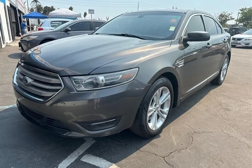 2019 Ford Taurus SEL photo 1