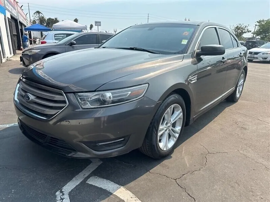 2019 Ford Taurus SEL photo 1