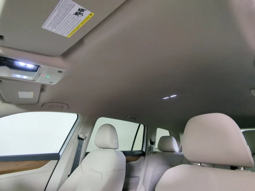 2025 Volkswagen Atlas SE Technology photo 1