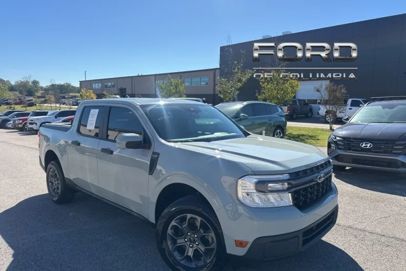 2022 Ford Maverick XLT photo 1