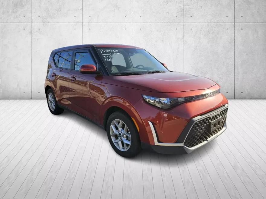 2023 Kia Soul S photo 1