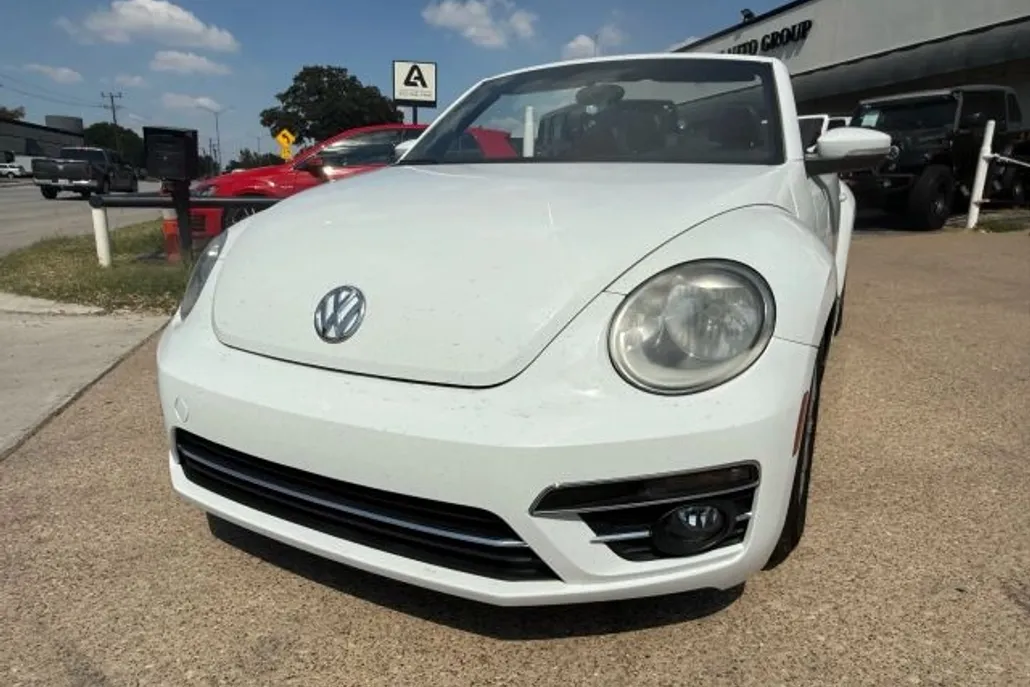 2018 Volkswagen Beetle S Convertible photo 1