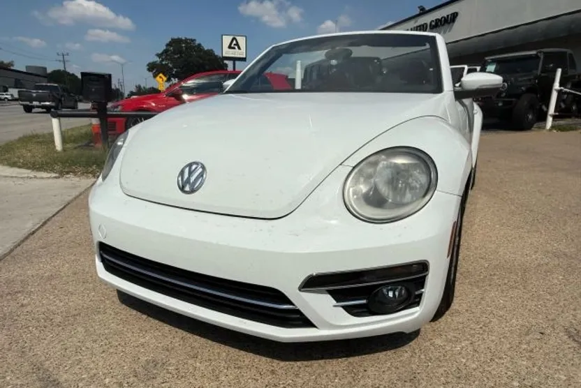 2018 Volkswagen Beetle S Convertible photo 1