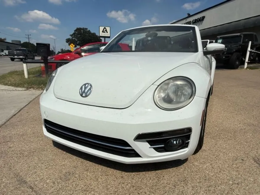 2018 Volkswagen Beetle S Convertible photo 1