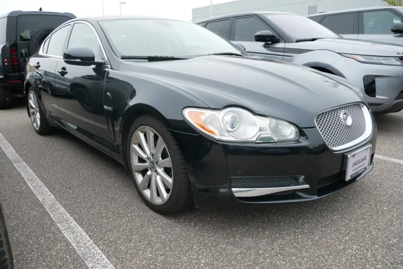 2011 Jaguar XF Premium photo 1
