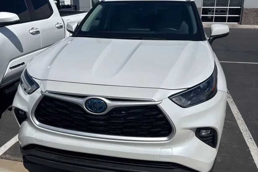 2024 Toyota Highlander Hybrid XLE photo 1