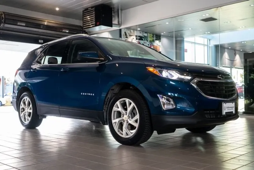 2020 Chevrolet Equinox LT photo 1