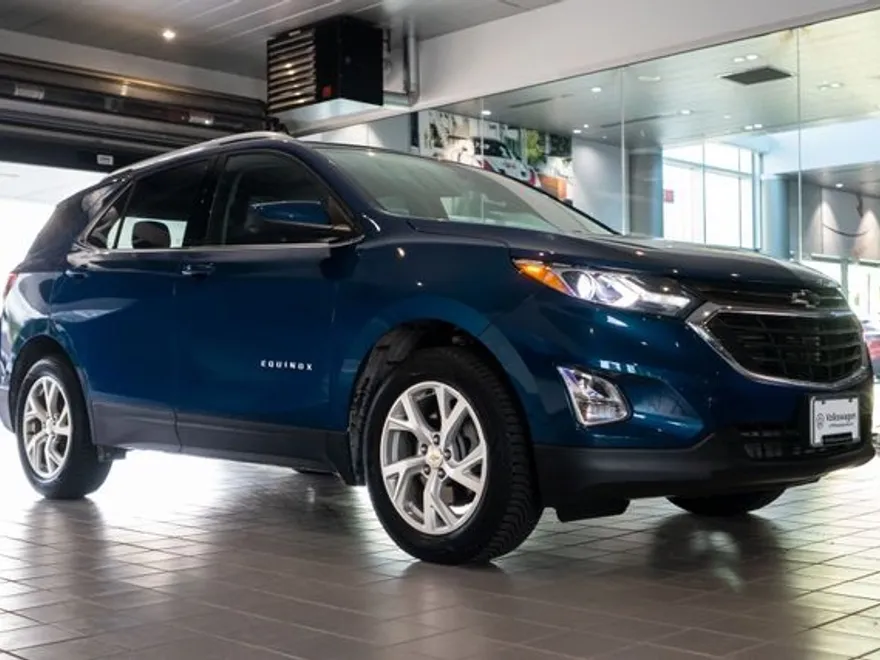 2020 Chevrolet Equinox LT photo 1