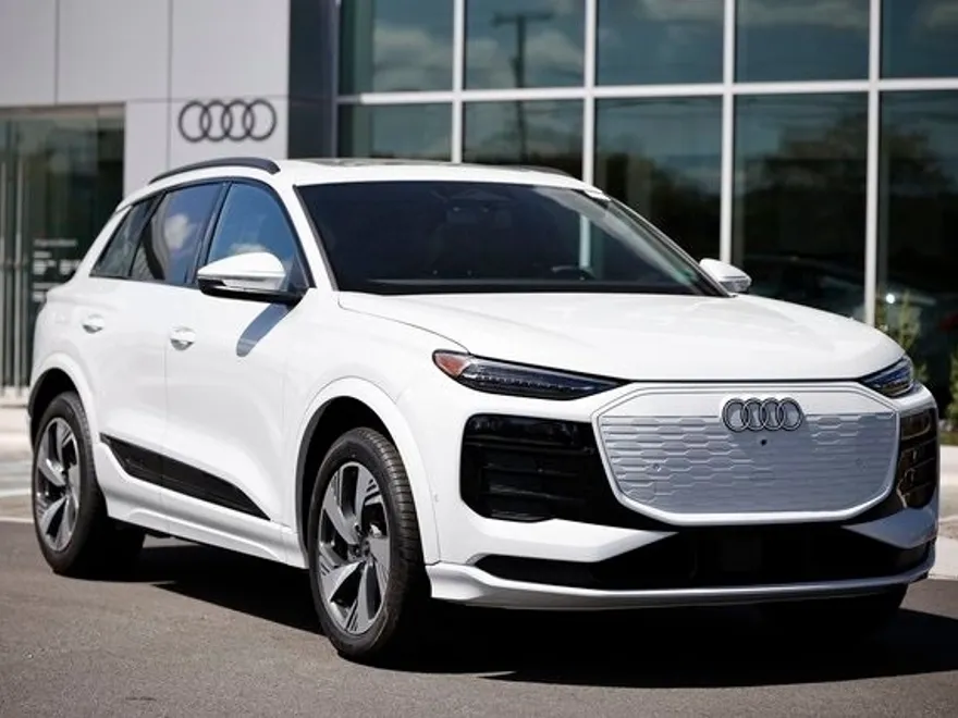 2025 Audi e-tron Premium Plus photo 2