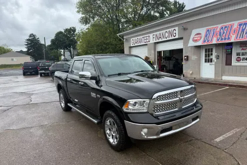 2016 Ram 1500 Laramie photo 2