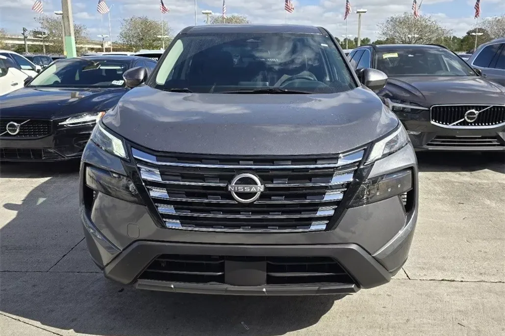 2025 Nissan Rogue SV photo 1