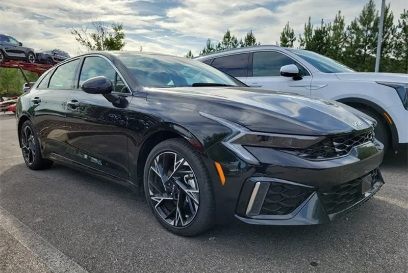 2025 Kia K5 GT-Line photo 1