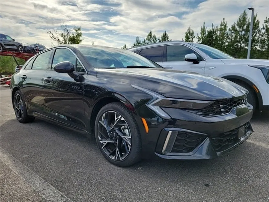 2025 Kia K5 GT-Line photo 1