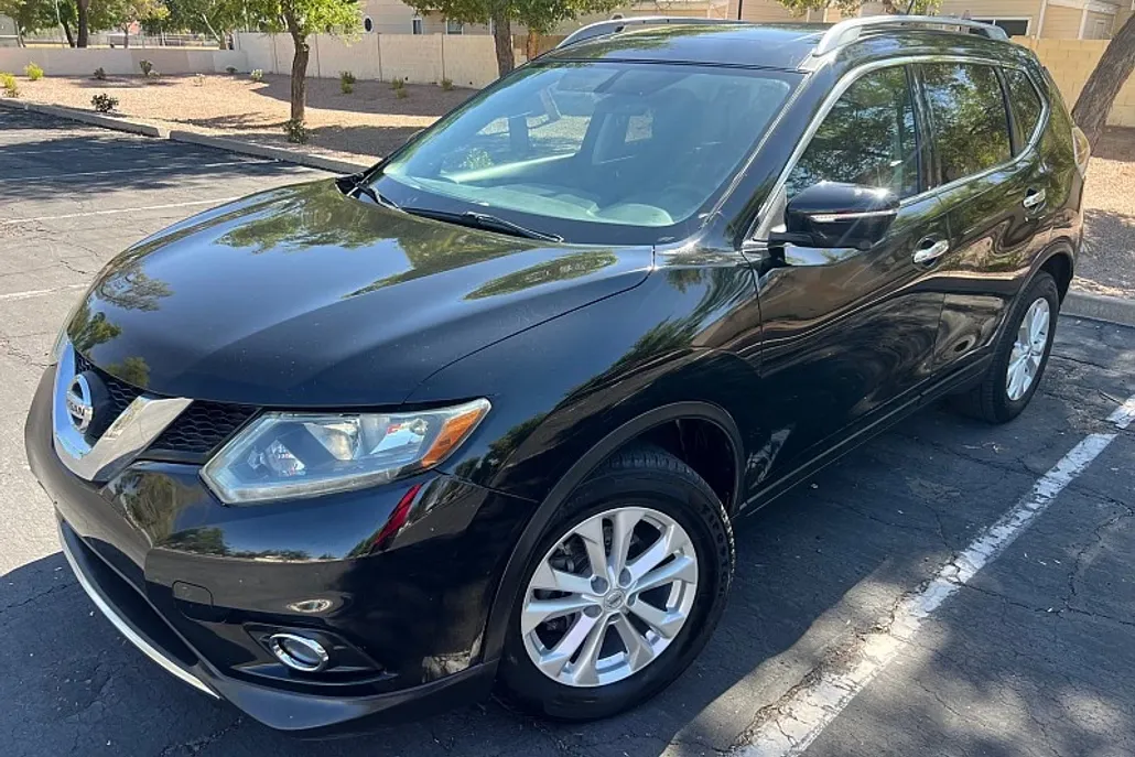 2014 Nissan Rogue SV photo 1