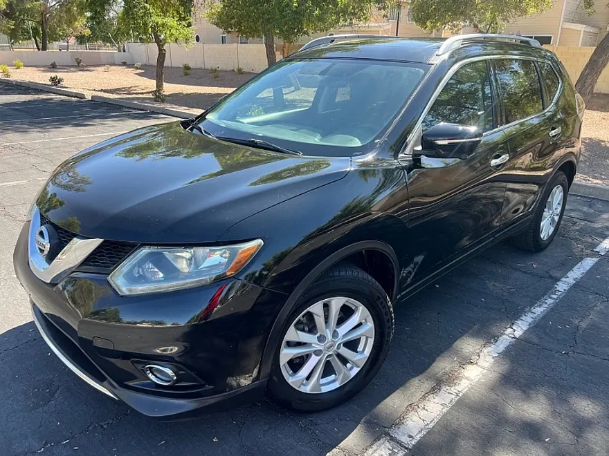 2014 Nissan Rogue SV photo 1