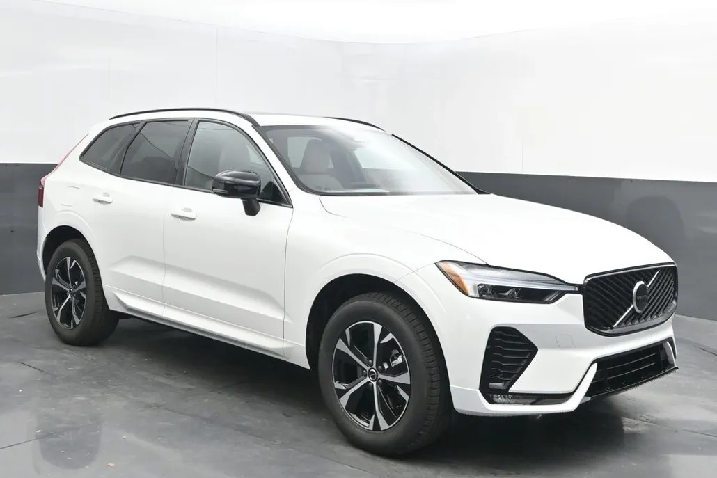 2026 Volvo XC60 B5 Core photo 1