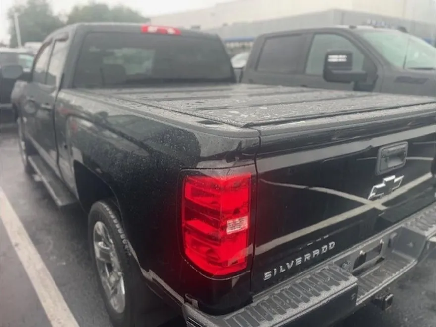2017 Chevrolet Silverado 1500 LT photo 1
