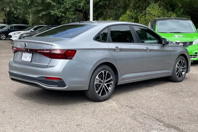 2026 Volkswagen Jetta Sport photo 1