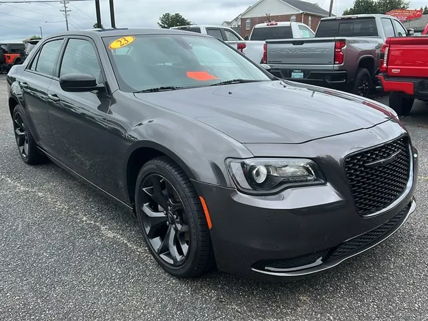 2023 Chrysler 300 Touring photo 1