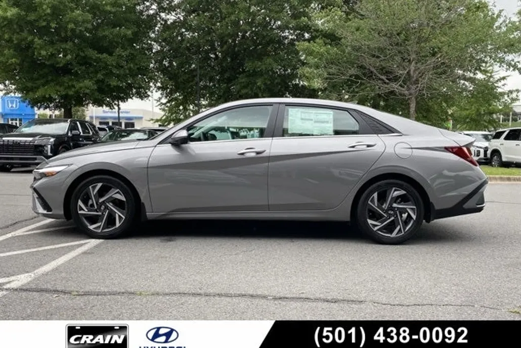 2024 Hyundai Elantra Limited photo 1