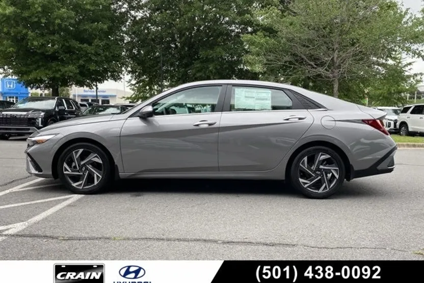 2024 Hyundai Elantra Limited photo 1