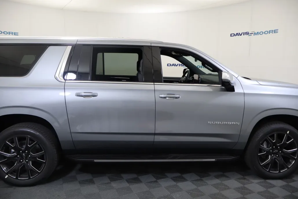 2025 Chevrolet Suburban Premier photo 1