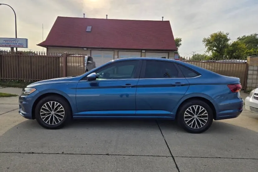 2019 Volkswagen Jetta SE R-Line photo 1