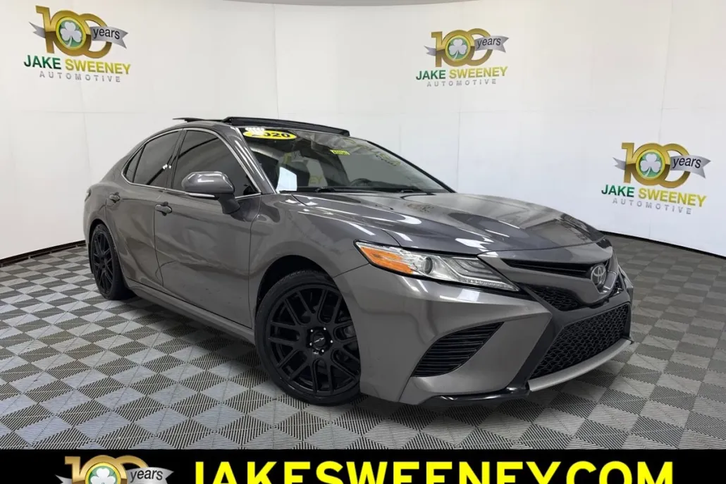 2020 Toyota Camry XSE photo 1