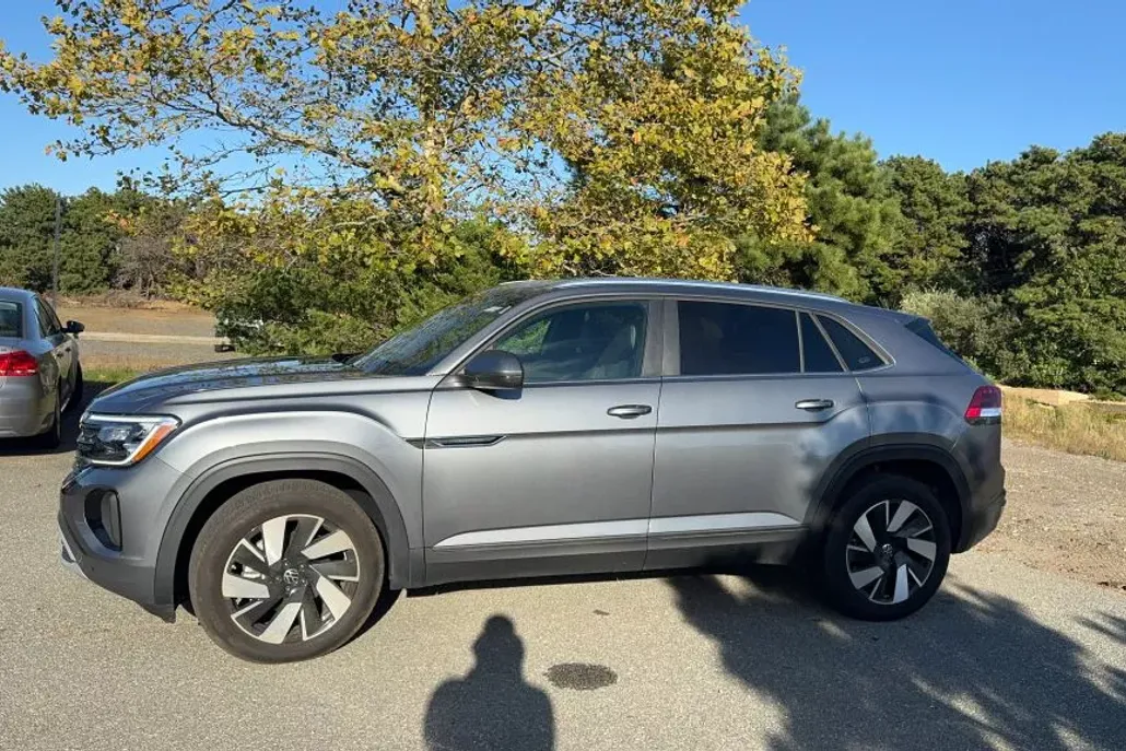 2025 Volkswagen Atlas Cross Sport SE Technology photo 1
